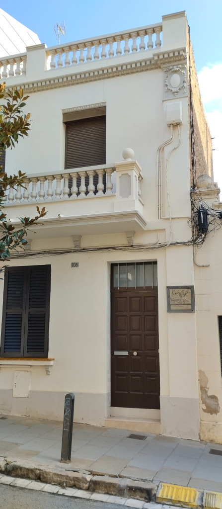 Vista detall de l'emplaçament del plafó.