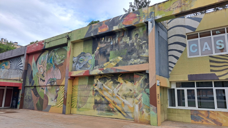 Vista detall de la façana.