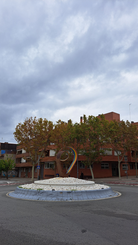 Vista general de l'emplaçament de l'escultura.