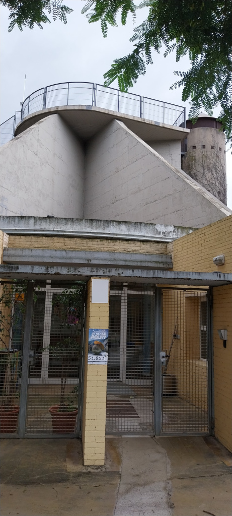 Entrada del Centre Cívic Salvador Espriu.