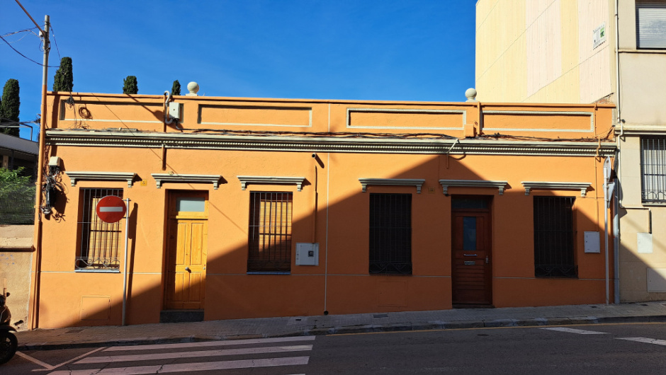 Façanes de dues de les cases originals de l'any 1924.