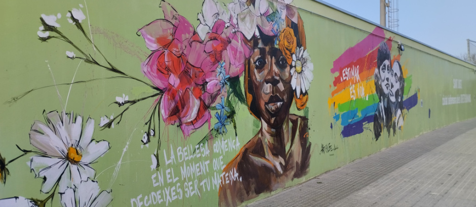 Detall del mural de Carolina Adán,dedicat als drets de les persones LGTBIQ+.