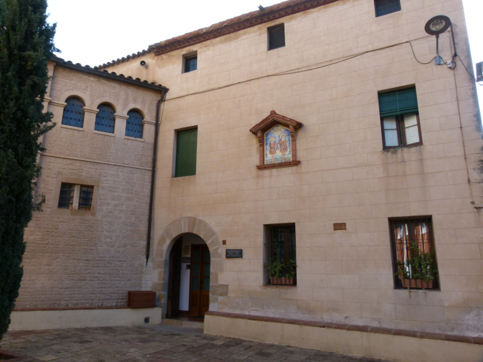 Vista detall de la façana principal.