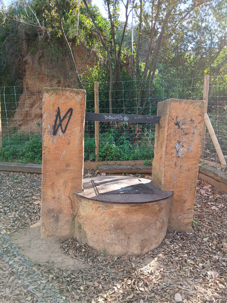 Vista detall del pou.