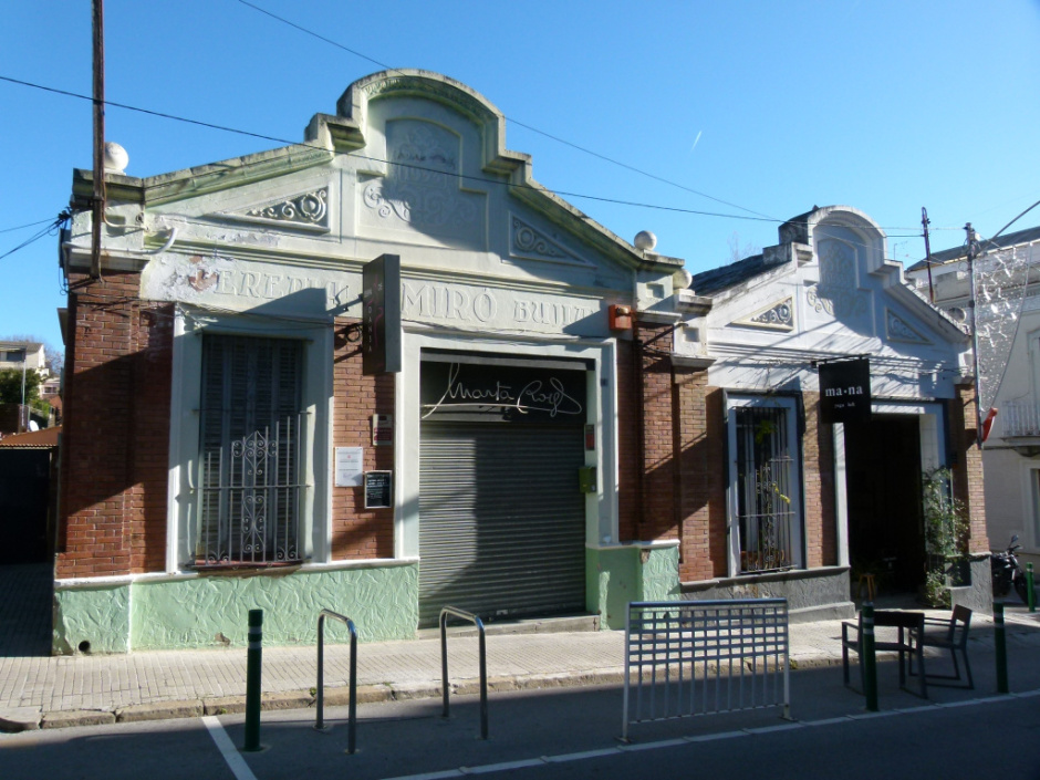 Vista general de les dues naus industrials.