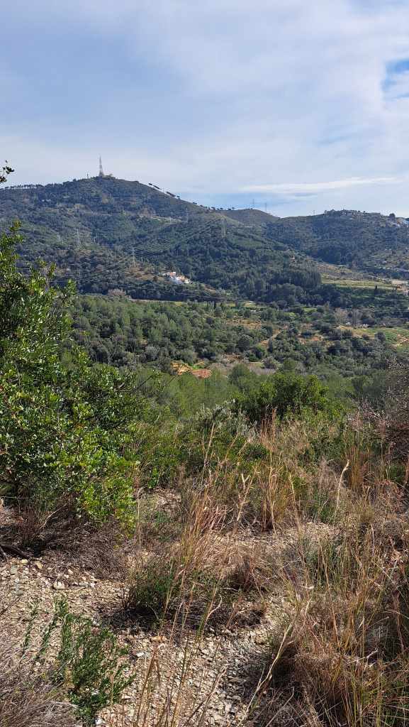 Vista general de la Serra i la vall.