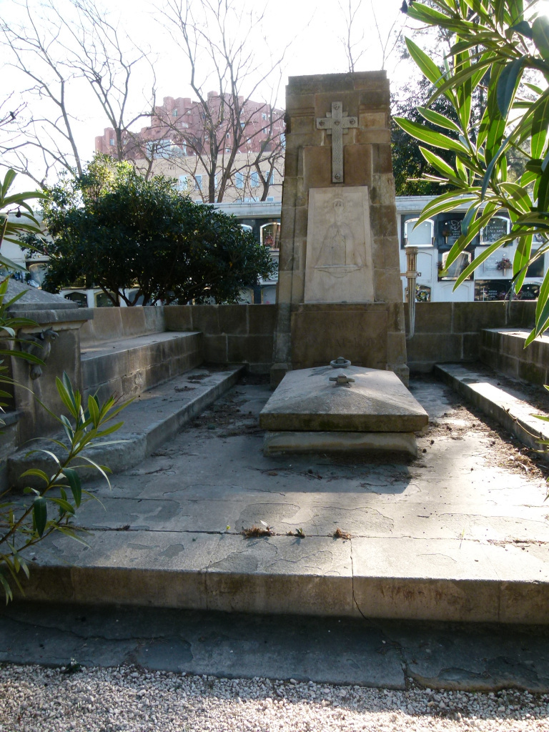 Vista frontal del panteó de la família Coquillat-Lora.