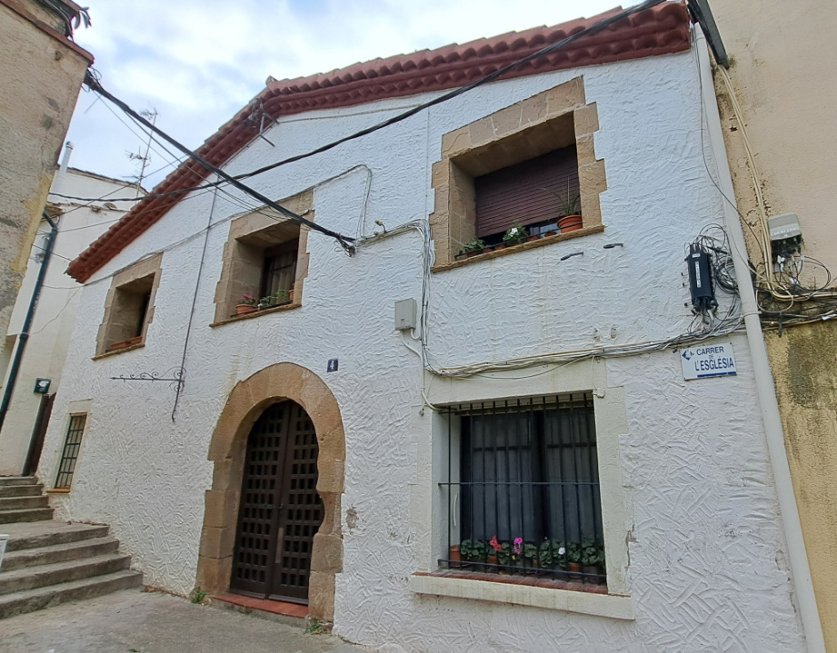 Vista actual de l'antiga casa de can Cabonell, avui can Madurellet.