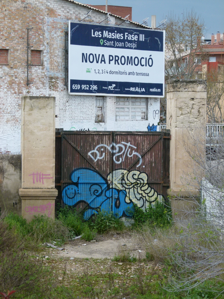 Vista interior de l'antiga entrada a la finca Torreblanca.