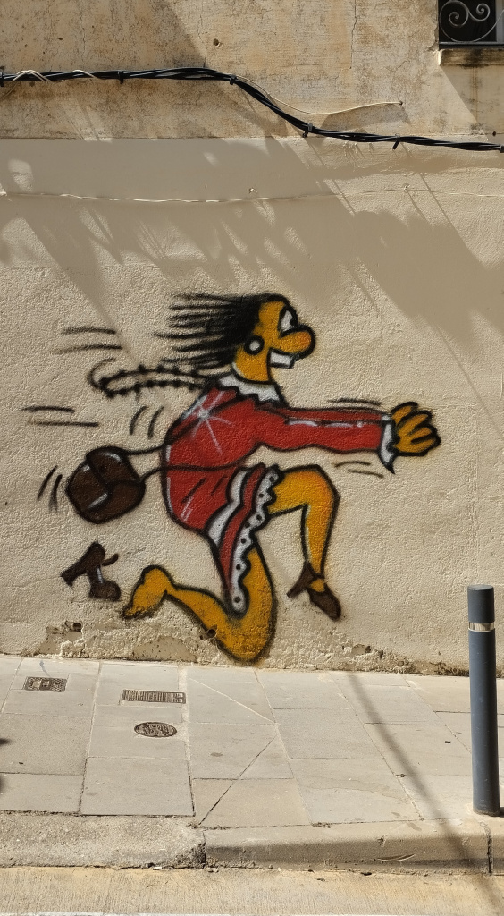 Detall de la mare que corre desesperadament darrere del cotxet.