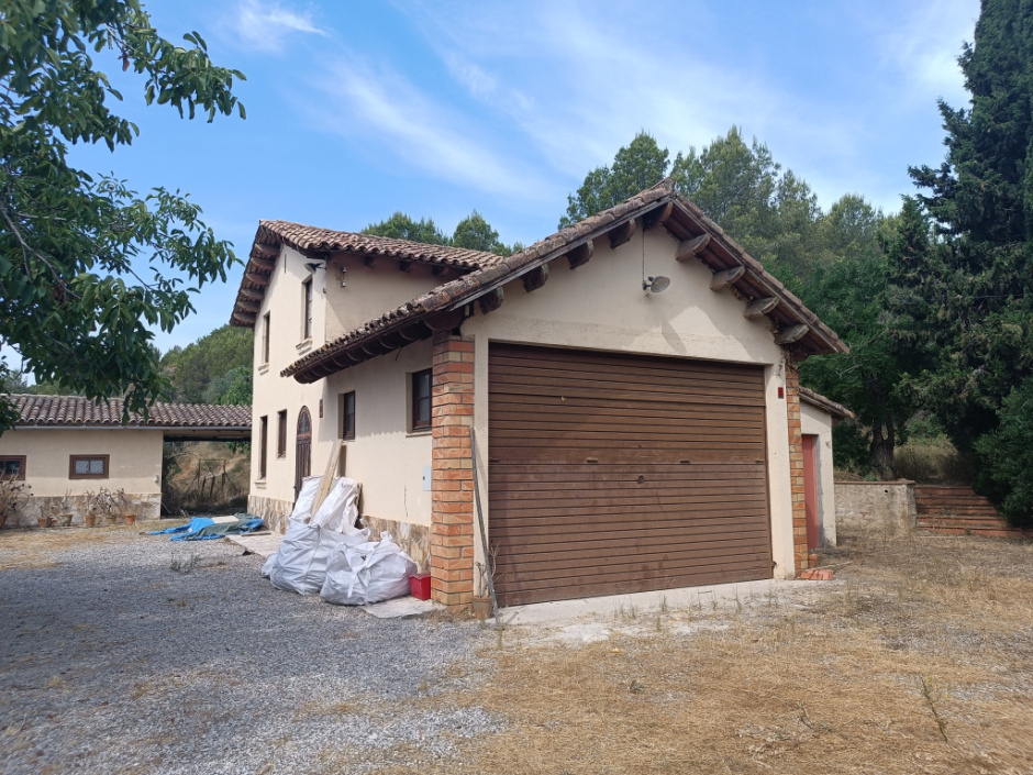 Casa del xofer amb garatge annex