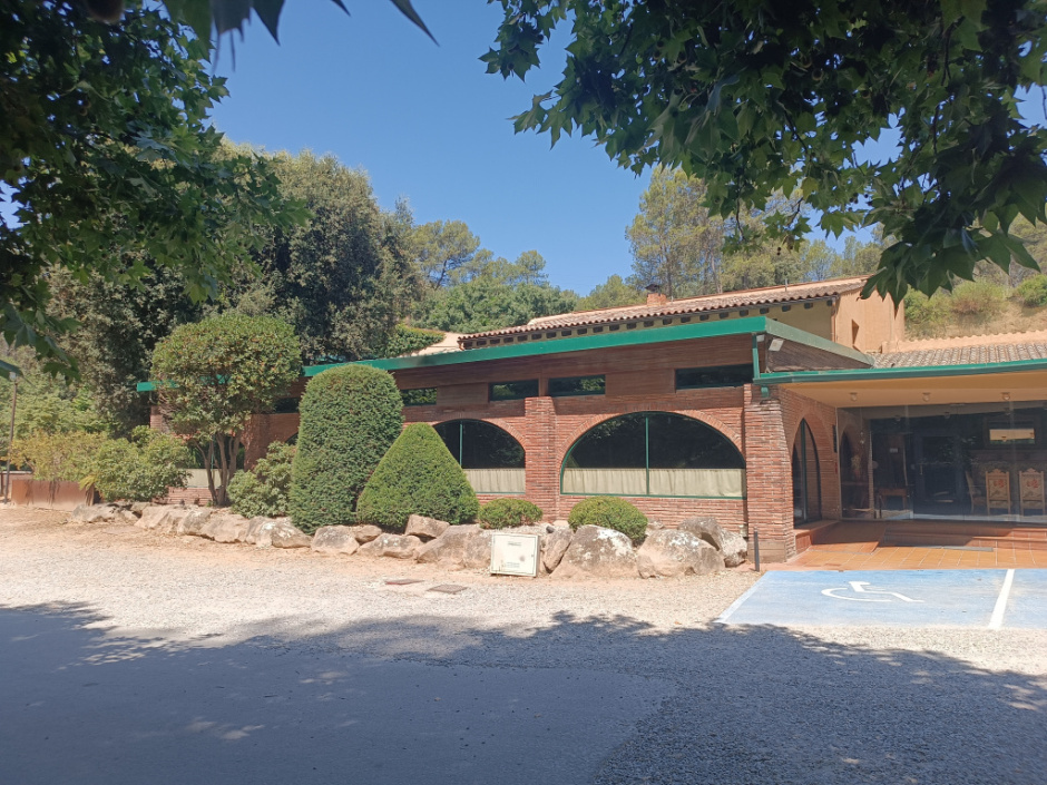 Ampliacions tipus porxo de l'actual restaurant