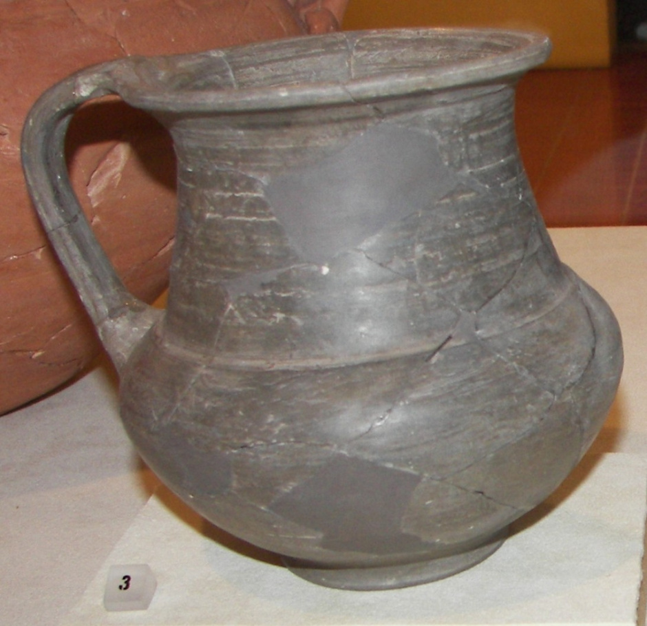 Gerra bicònica provinent del jaciment de la Bigorra. Mireia Andújar Masid / Museu d'Història de Sabadell