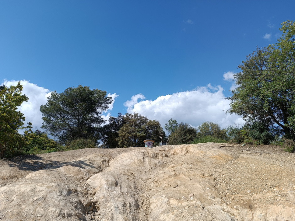 Accés al mirador, força erosionat