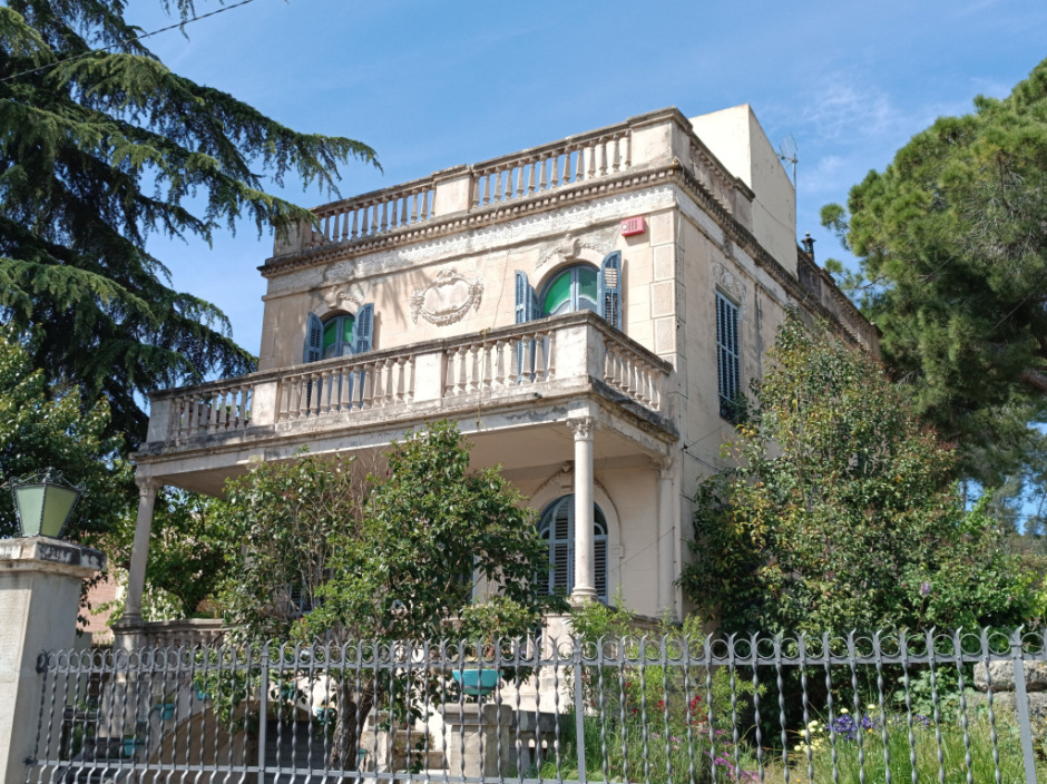 Vista en detall de la façana principal