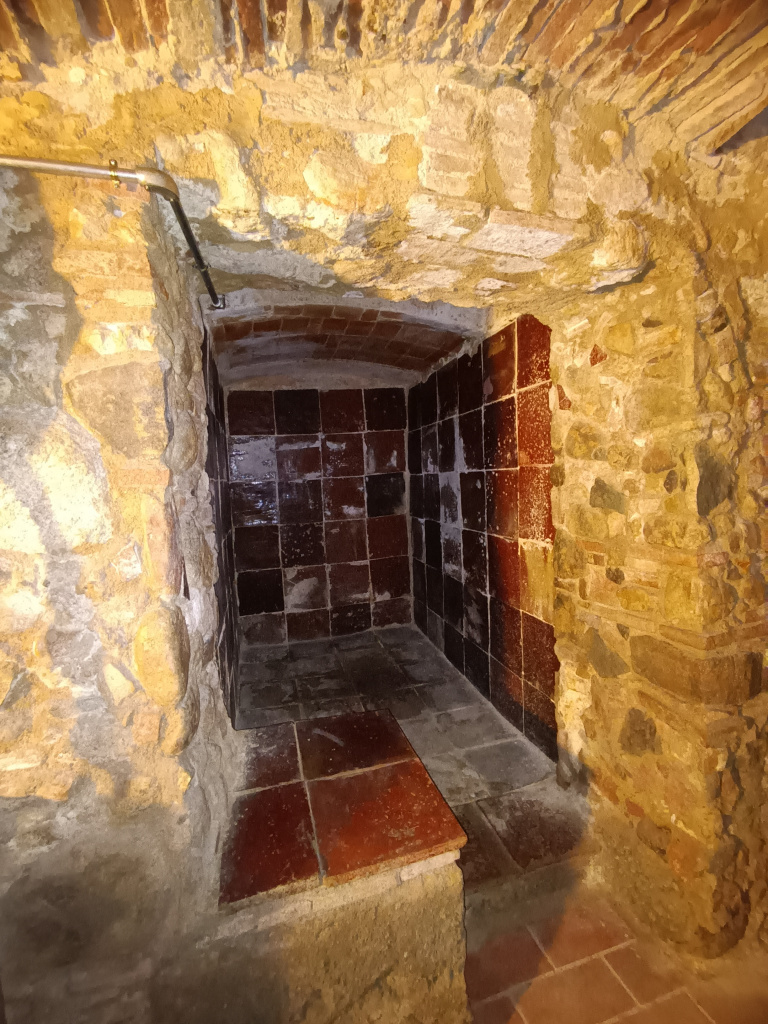 Cup ubicat al fons del celler