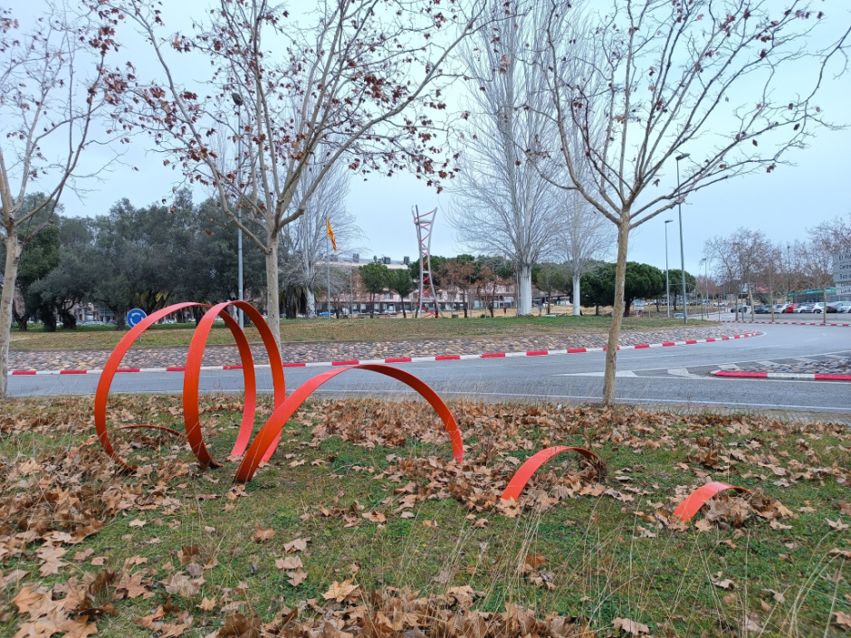 Element secundari situat al costat de la Plaça de l'Estació