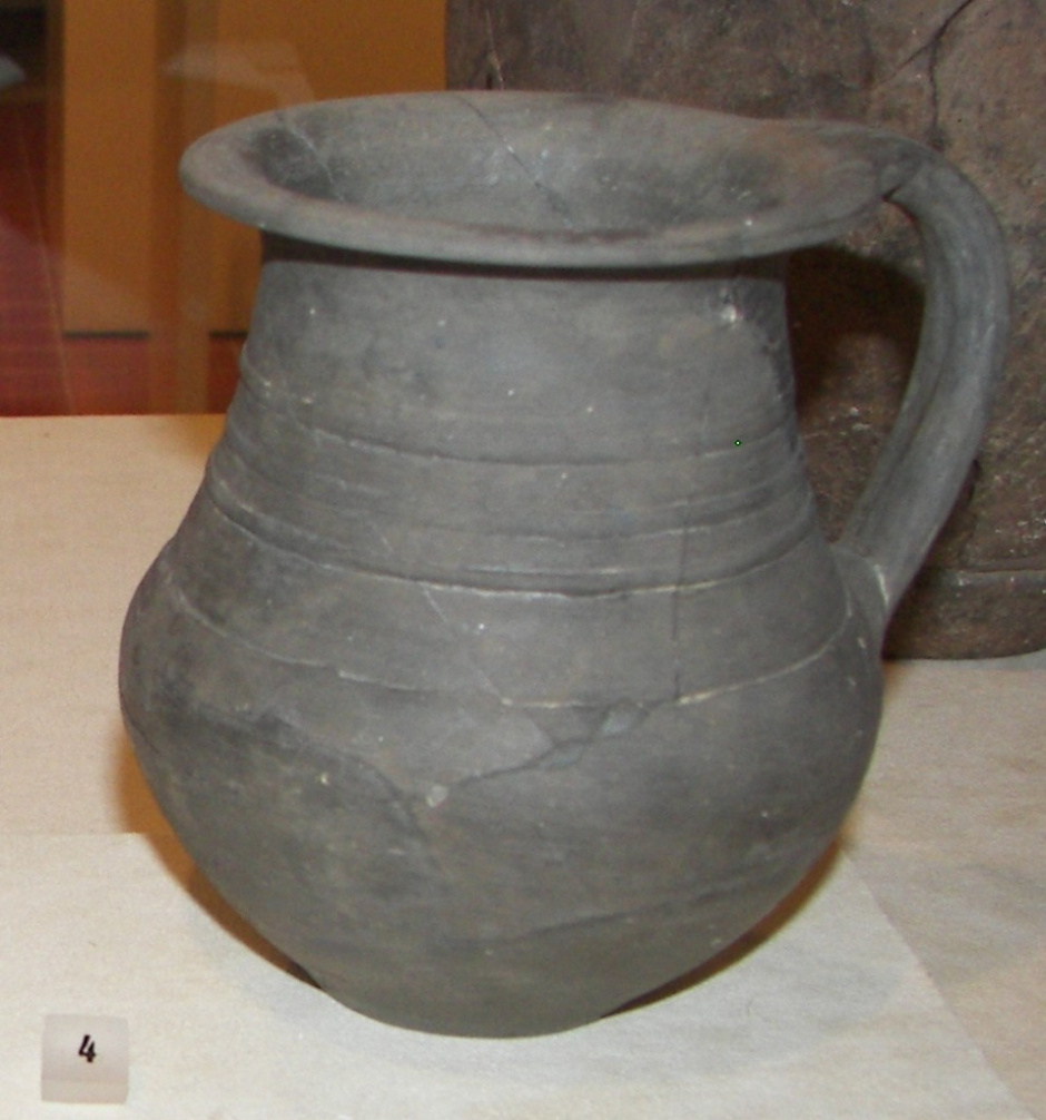 Gerra bicònica (Mireia Andújar Masid / Museu d'Història de Sabadell)