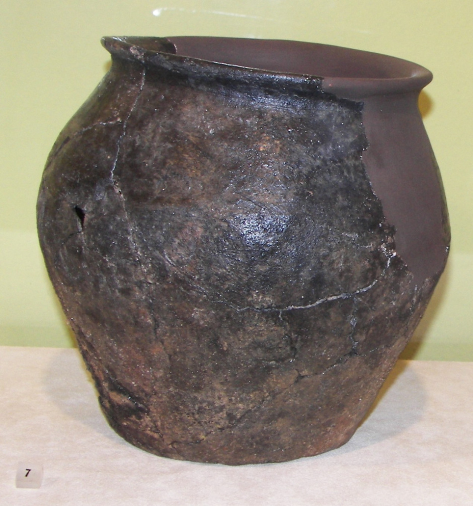 Vas de ceràmica de mà (Mireia Andújar Masid / Museu d'Història de Sabadell)