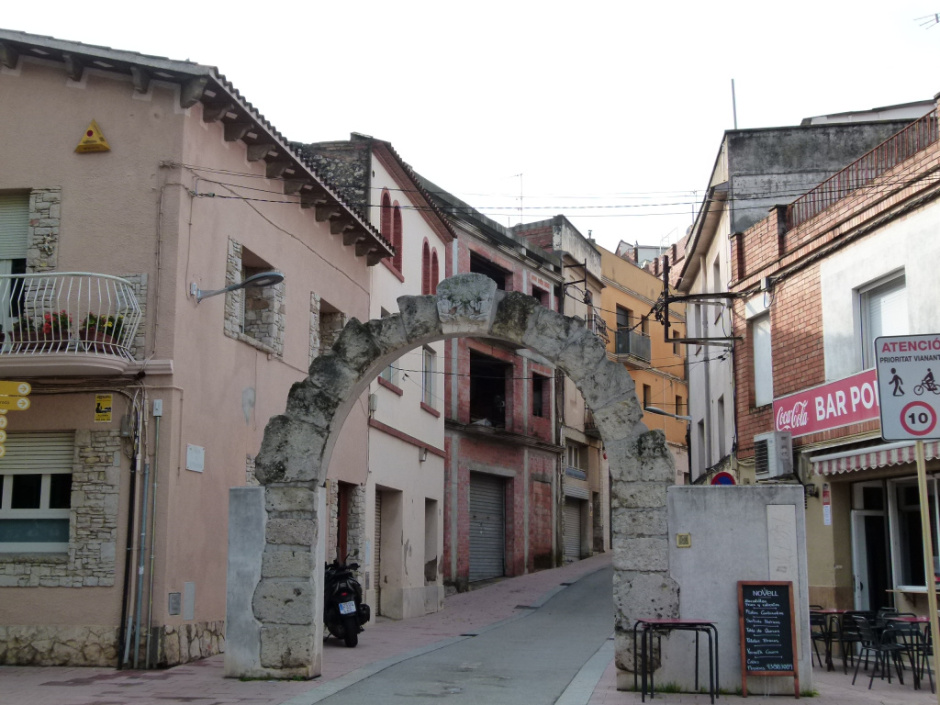 Portal del capdavall de la vila