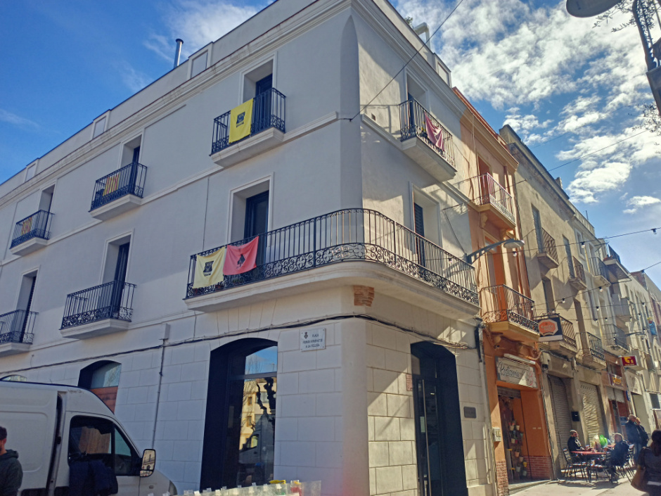 Casa del carrer del 1er. Homenatge a la Vellesa, 17 / Montserrat, 24