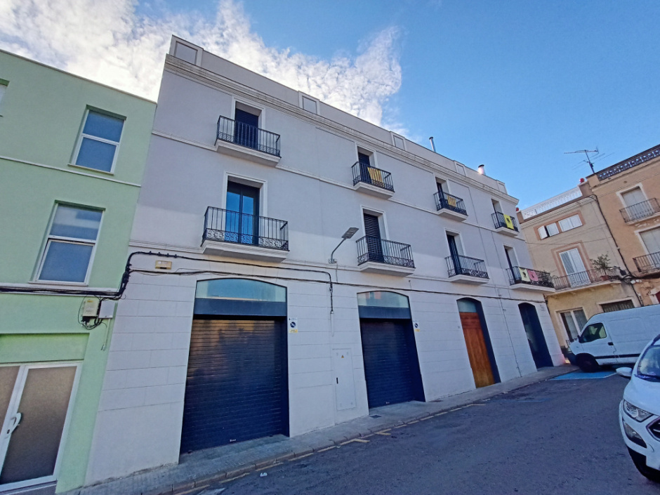 Casa del carrer del 1er. Homenatge a la Vellesa, 17 / Montserrat, 24