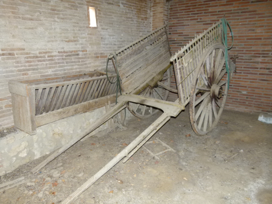 Col·lecció d'eines i maquinària agrària de l’Escola Agrària de Viticultura i Enologia, Mercè Rossell i Domènech.