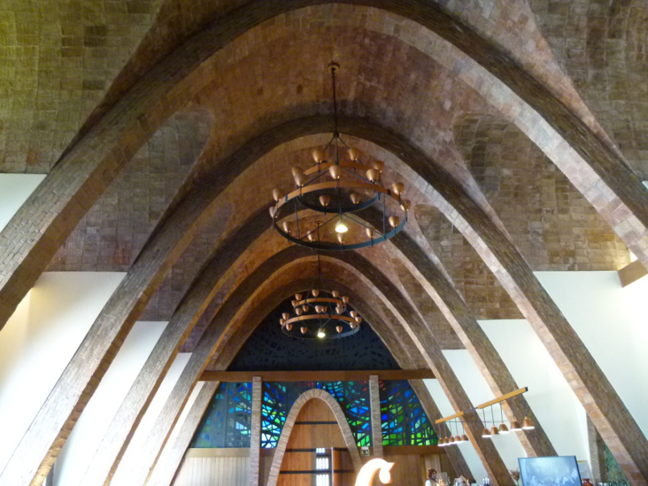 Caves Codorniu: edifici expedició