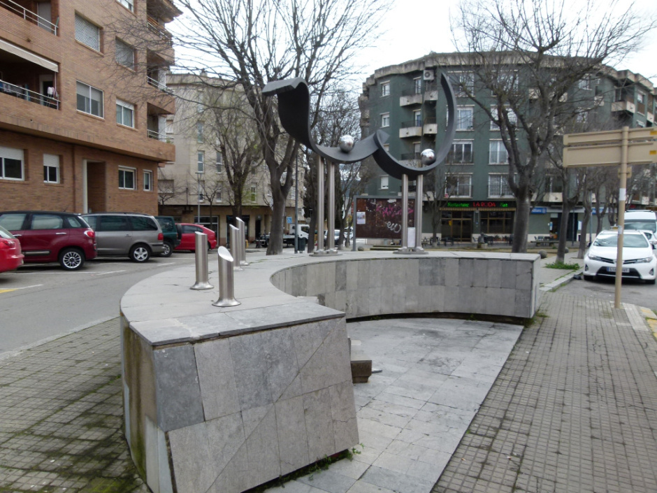 Escultura "A la sardana"