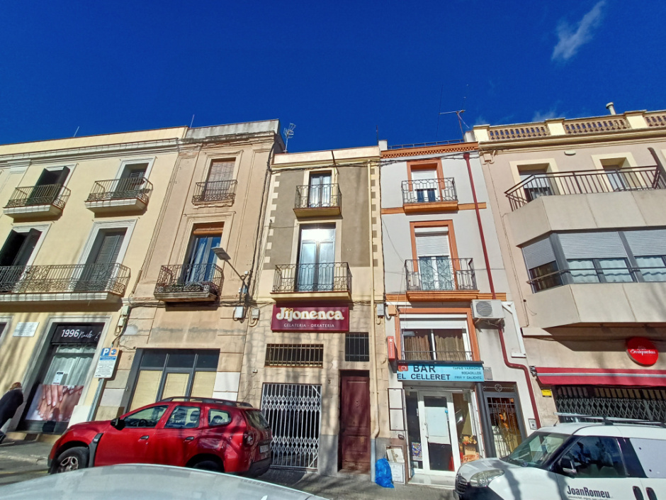 Habitatge de la plaça Primer Homenatge a la Vellesa 4