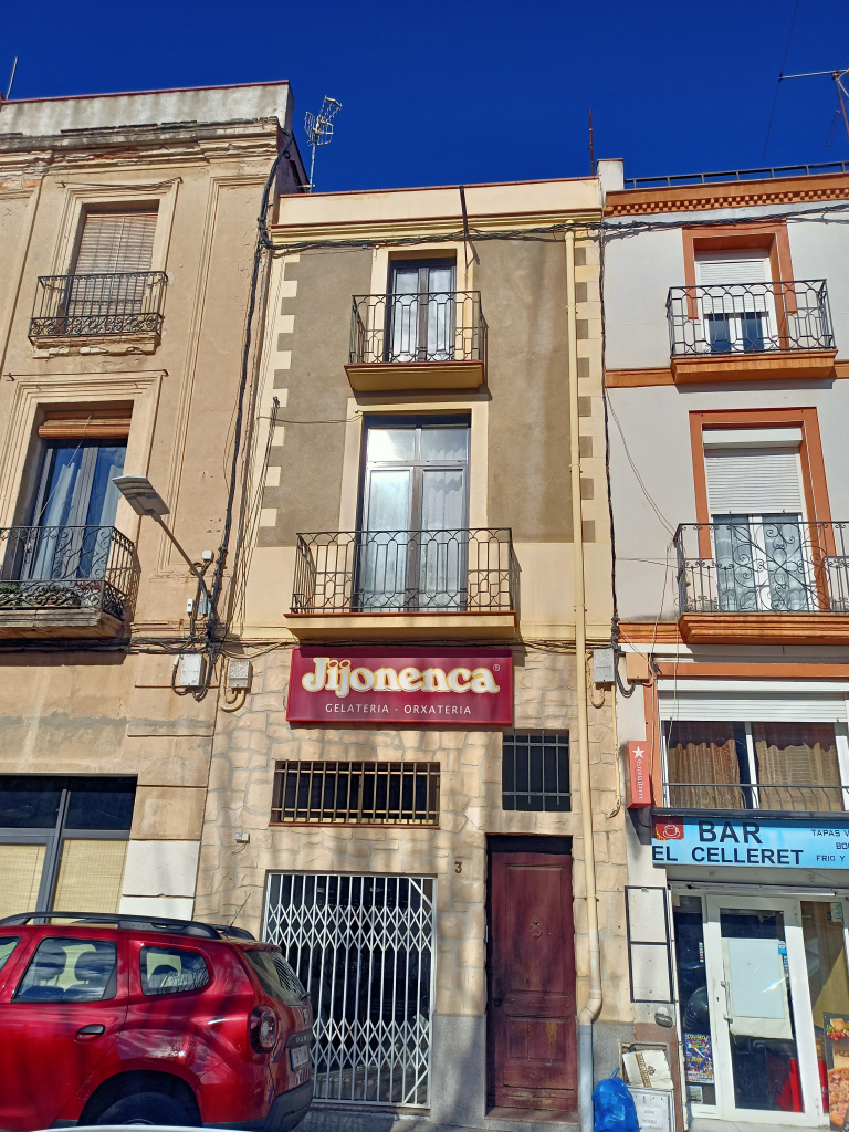 Habitatge de la plaça Primer Homenatge a la Vellesa 3