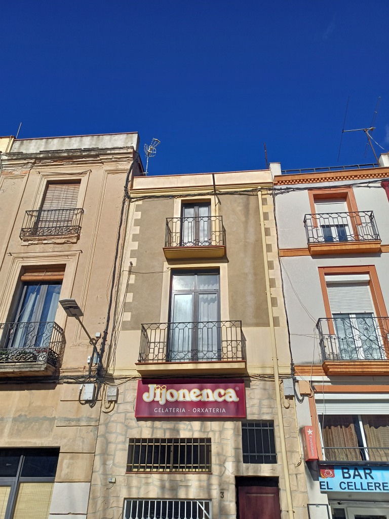 Habitatge de la plaça Primer Homenatge a la Vellesa 3