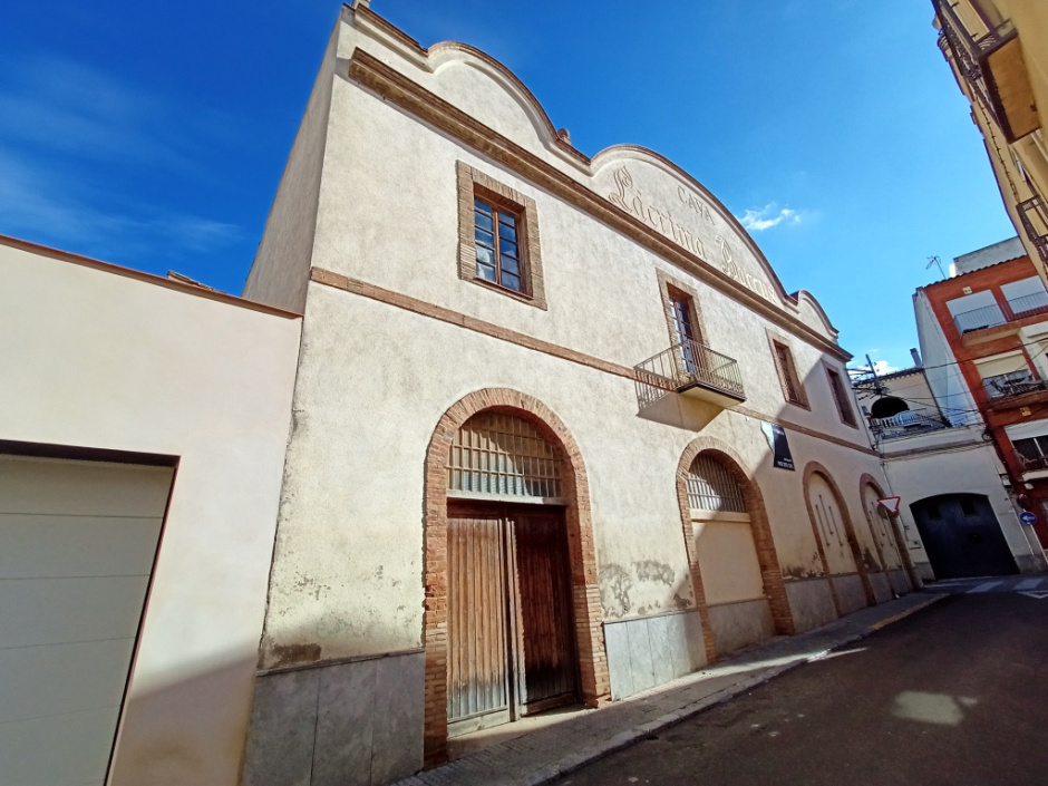 Antigues caves i  habitatge Lavernoya  