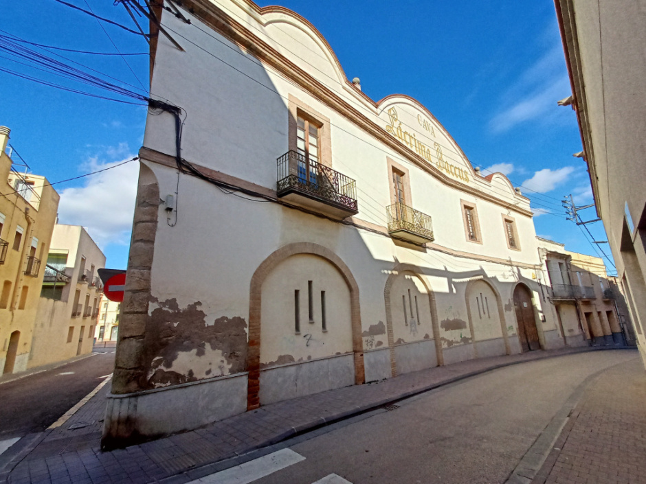 Antigues caves i  habitatge Lavernoya  