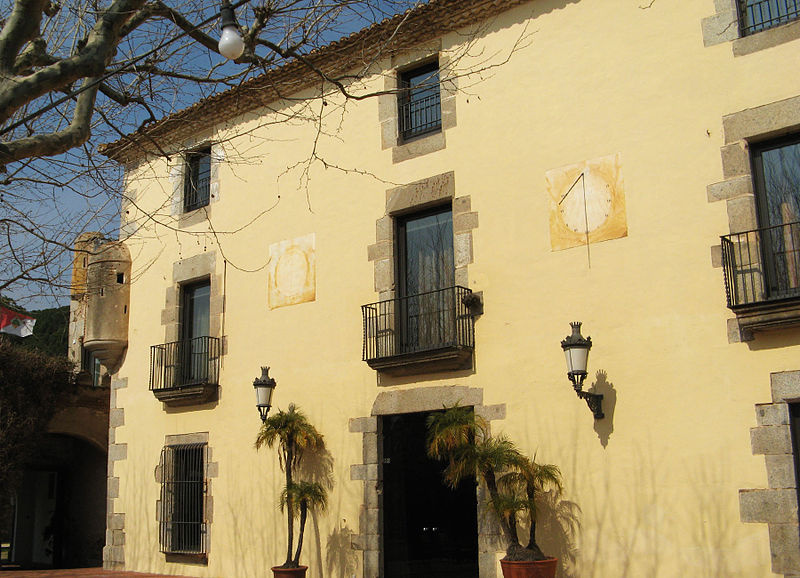 Fotografia Viquipèdia: https://ca.wikipedia.org/wiki/Fitxer:Can_Milans_del_Bosch_-_Sant_Vicen%C3%A7_de_Montalt.jpg