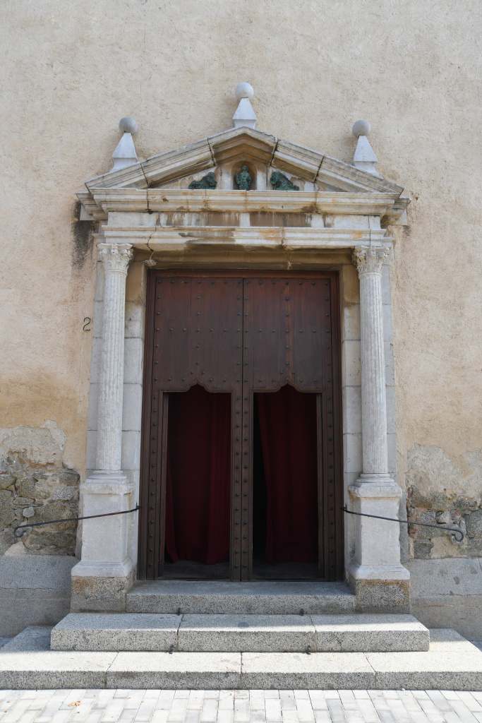 Portalada renaixentista de l'església de Sant Vicenç. 