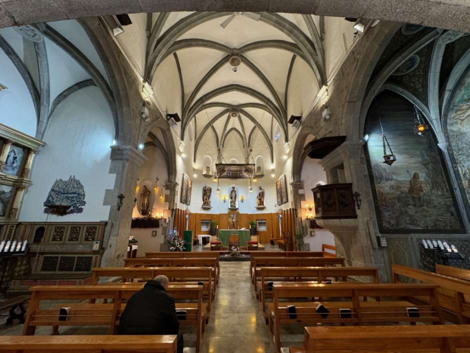 Vista general de l'interior de l'església.  