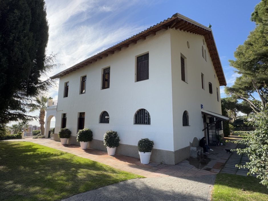 Detall de la façana de llevant i tramuntana.