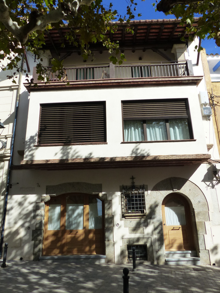 Vista general de la façana principal.