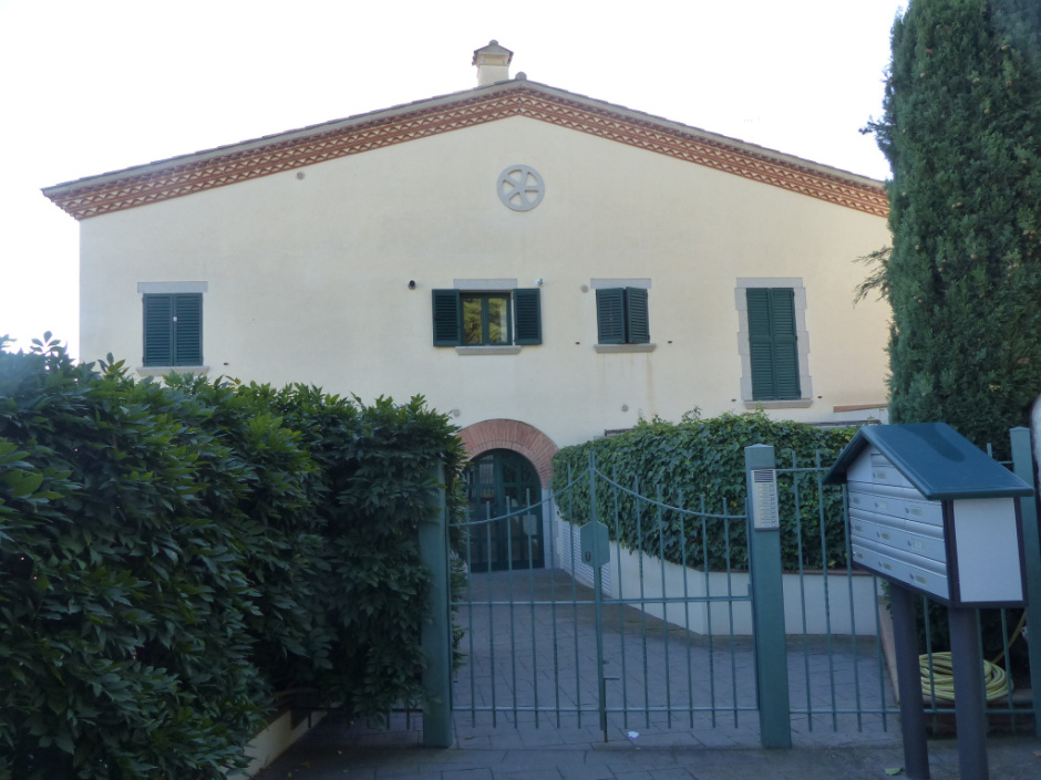 Vista general de la façana principal. 