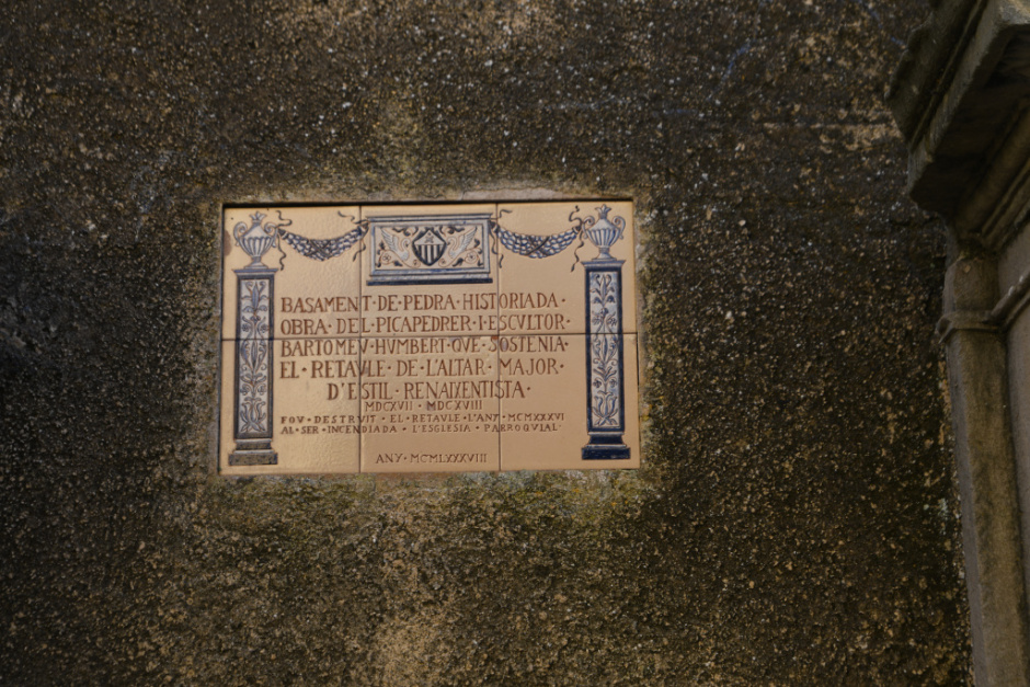 Detall del plafó ceràmic explicatiu. 