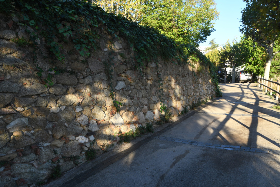 Mur de la Plaça de l'Església. 