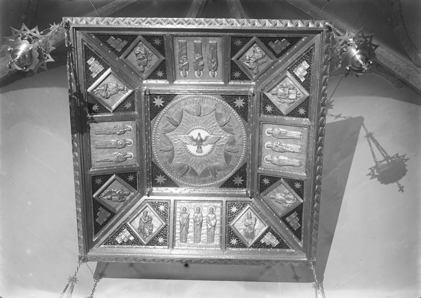 Arxiu Nacional de Catalunya: Durant la regència de mossèn Gili Pol del 20 de novembre de 1940 al 30 de desembre de 1948, a Sant Vicenç de Montalt es dugueren a terme diferents millores dins l’església.