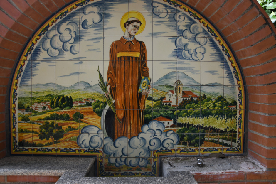 Font de Sant Vicenç. Detall del plafó ceràmic. 