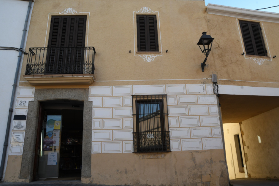 Façana de casa del carrer Major, núm. 22 des d'una altra perspectiva. 