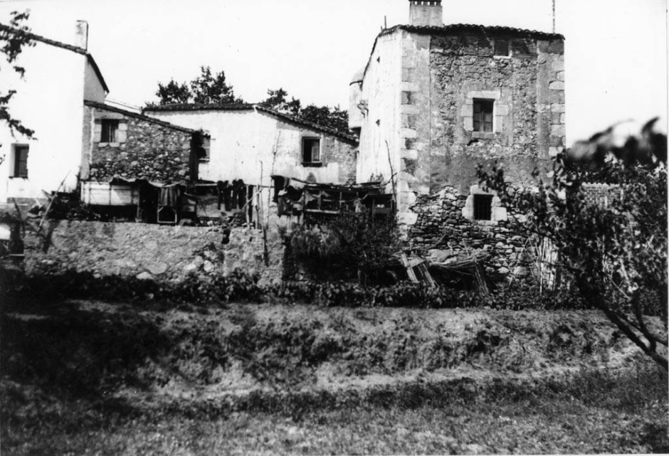 Font: Arxiu Fotogràfic Centre Excursionista de Catalunya. AFCEC_EMC_X_1881_vista general La Mongia. Josep Danès i Torras.