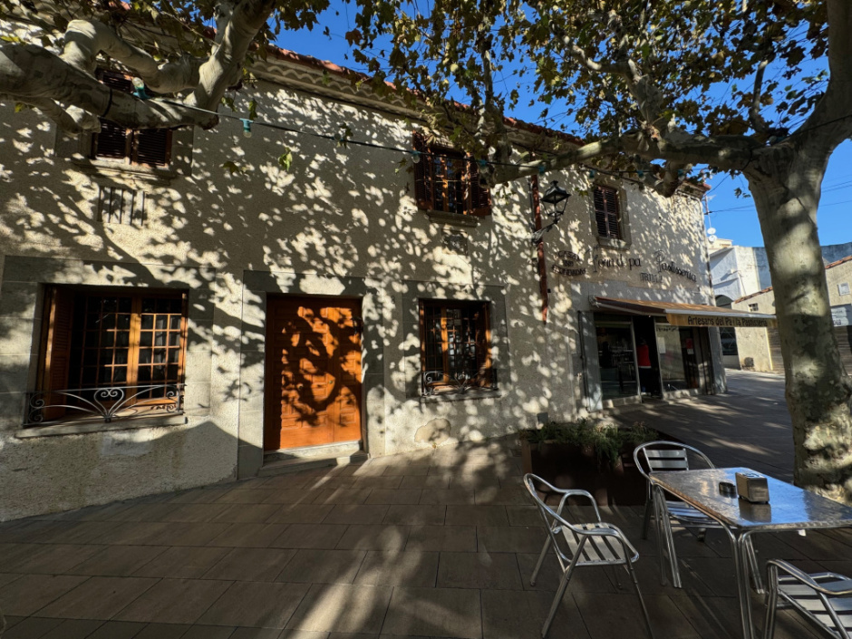 Vista general. Cases de la Plaça del Poble, núms. 2, 3 i 4. 