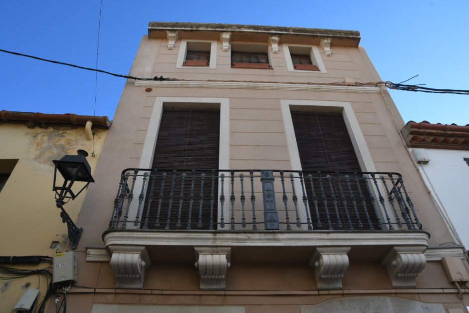 Detall de la balconada, a la planta pis. 