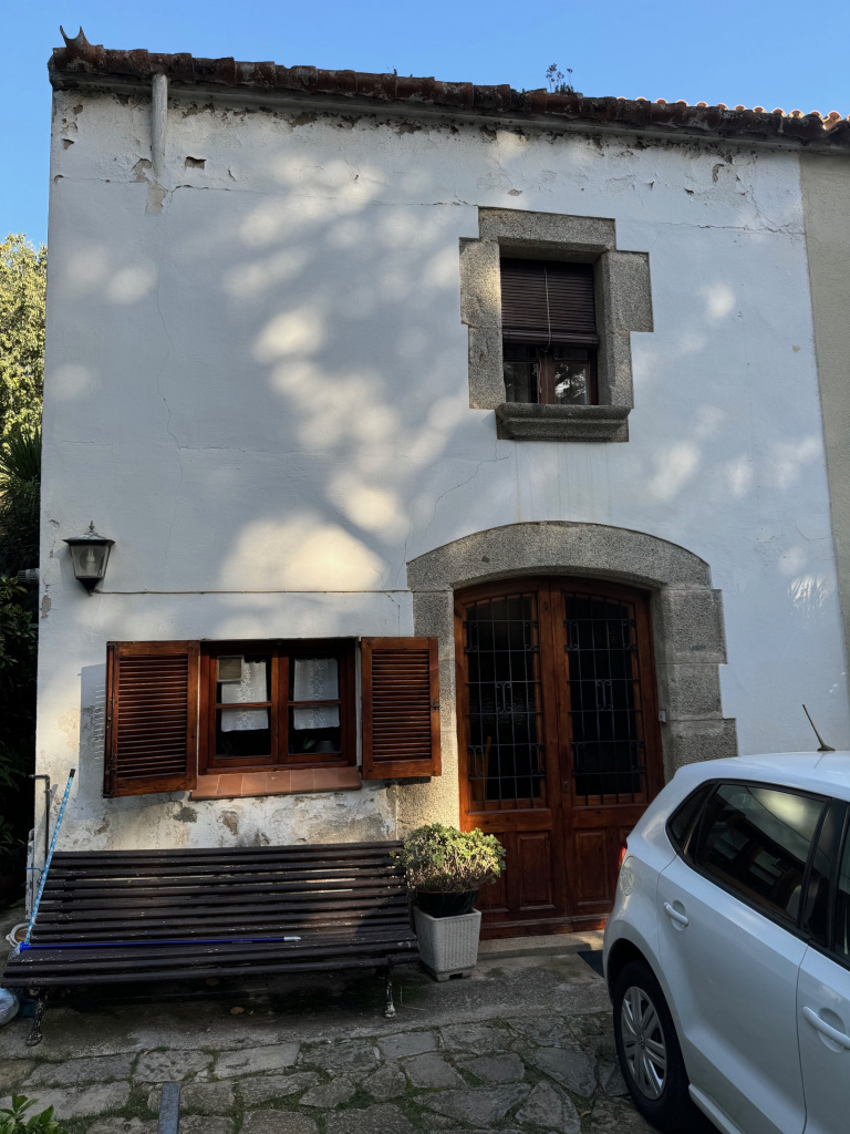 Can Medas. Vista de la façana principal. 