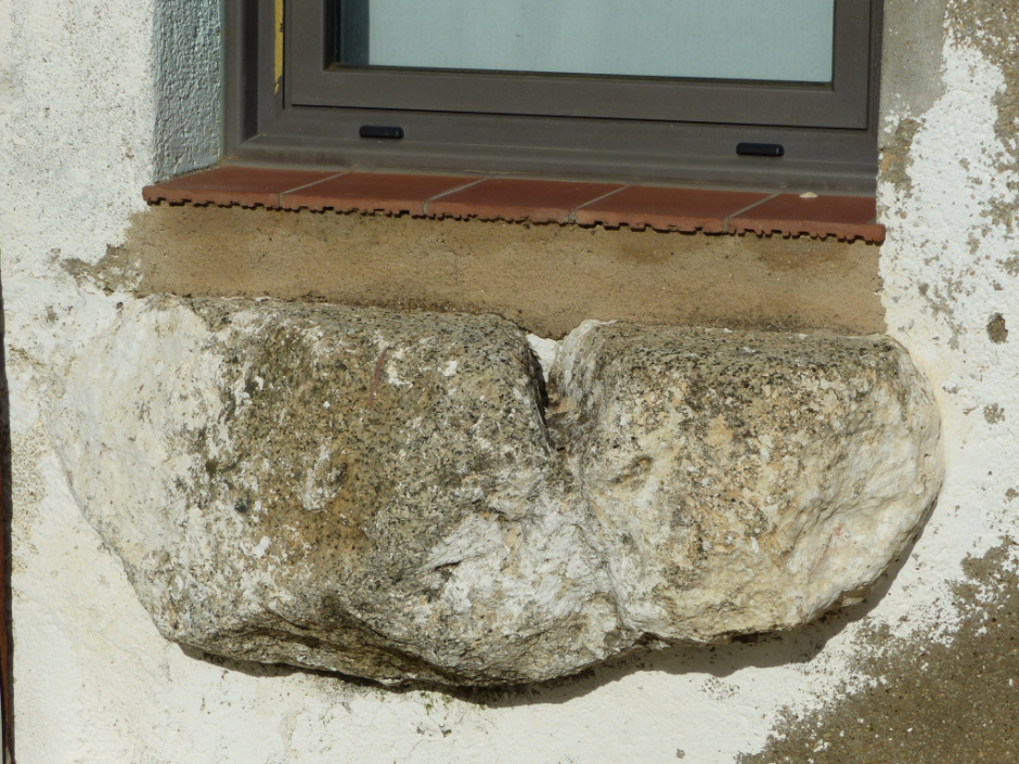 Casa de la Baixada de l'Avi, núm. 10. Detall de la pica d'aigua de la cuina. 